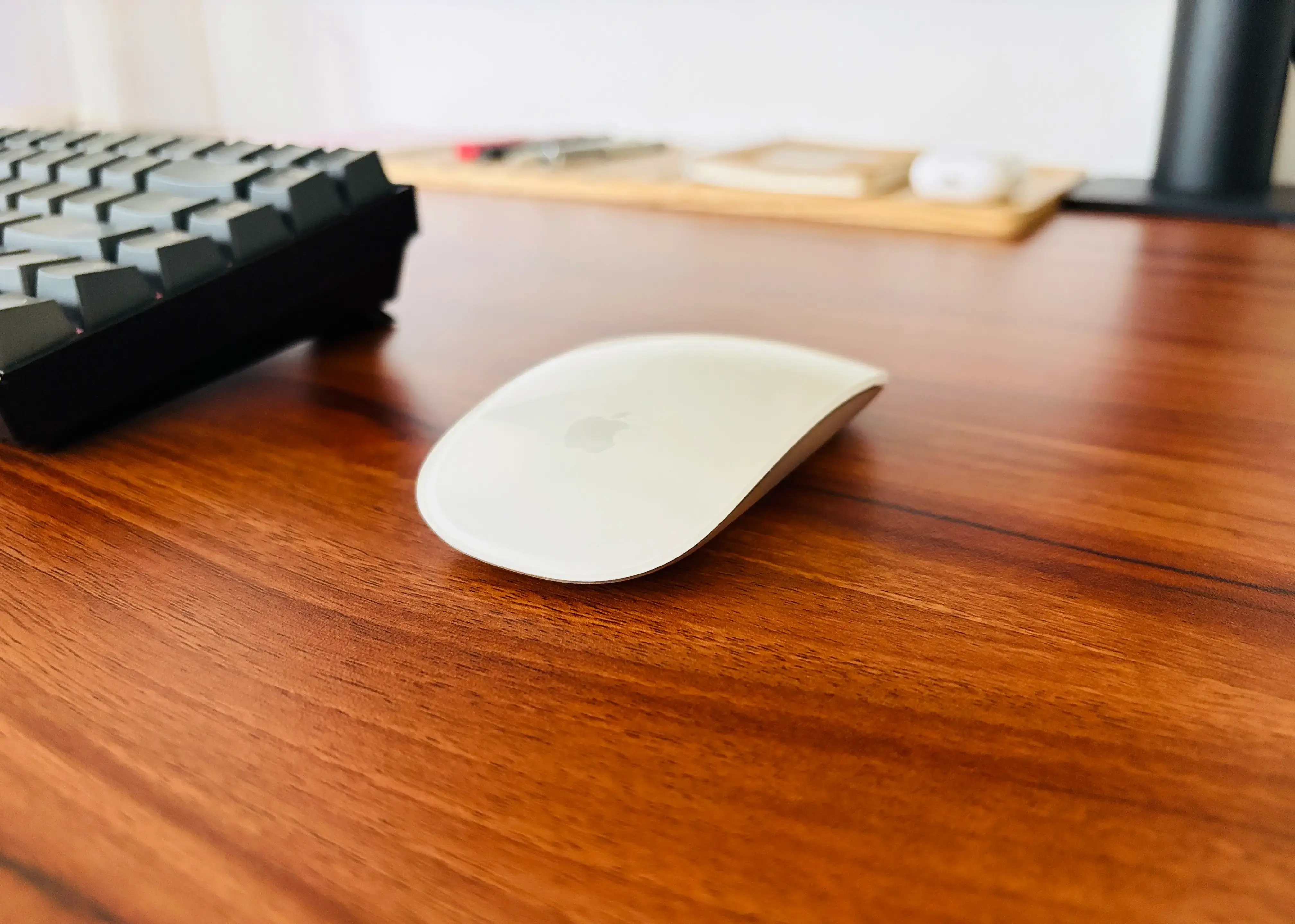 Magic Mouse on desk